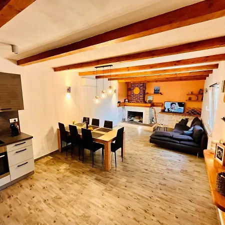 Prázdninový dům Mendula Vacation *